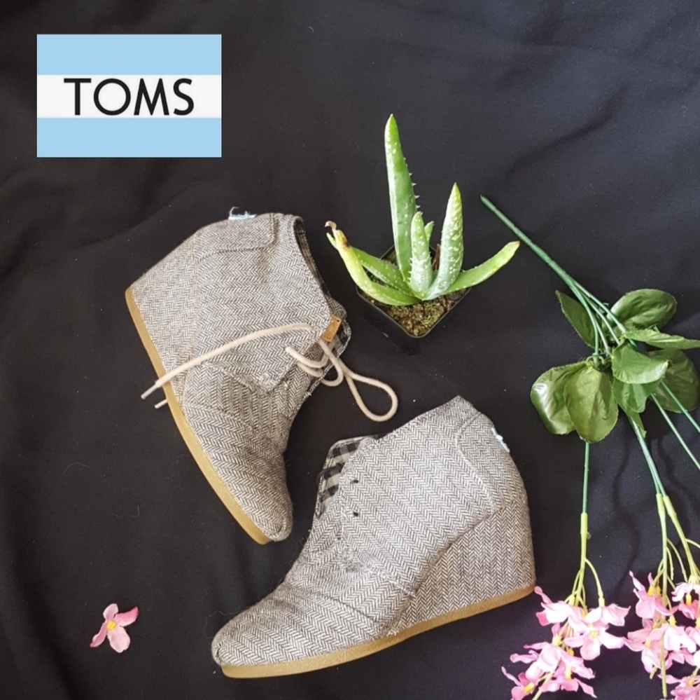 TOMS wedged booties! Y2K vintage